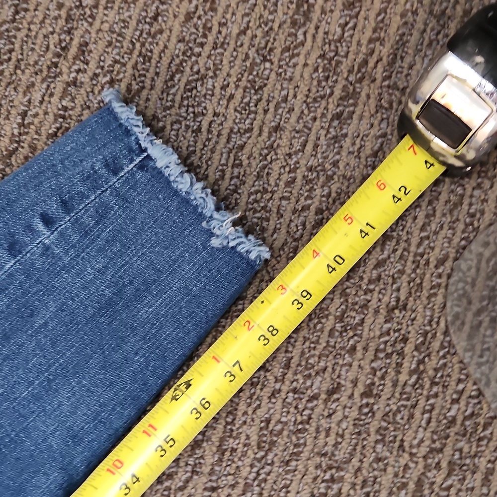 Good American Jean's Size 14 - Picture 10 of 16